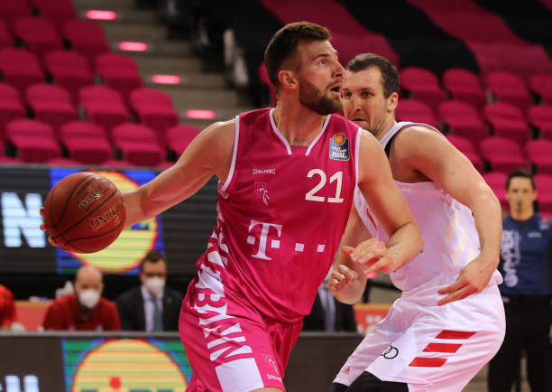 王小平在担 王小平在担