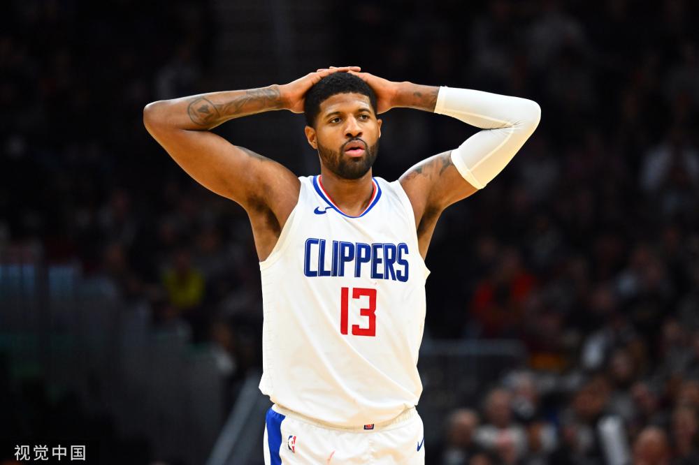 在揭幕战中 在揭幕战中